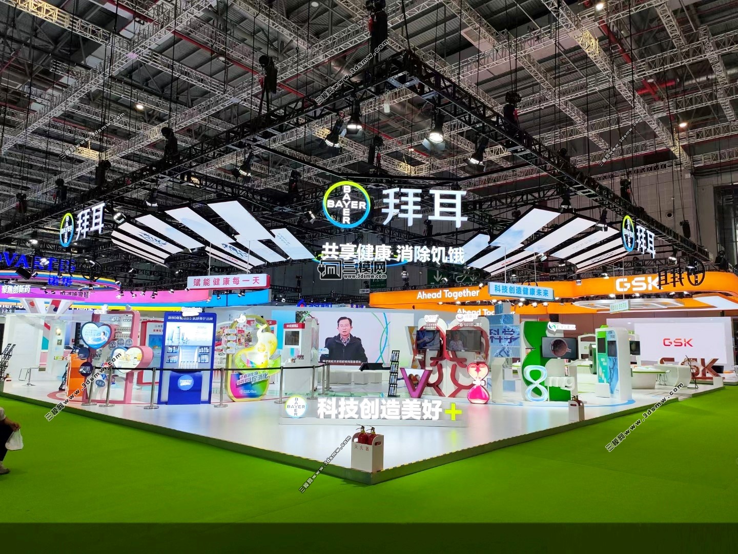 展台设计,展会照片,展览设计，(45度弧角展台参考 )图片由【三模网】分享（图ZMTQ3Njc2Njg=） - 资讯 - 站酷设计师三模网展台照片网原创素材 - 站酷ZCOOL
