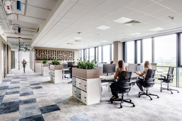 公司办公室装修方案：专注于受大自然启发的色彩和材料