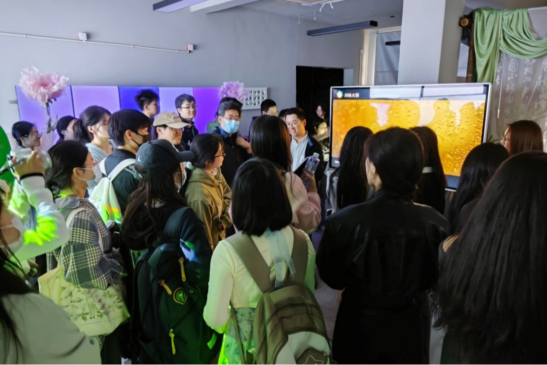 南京林业大学研学营：AI赋能广告策划新实践