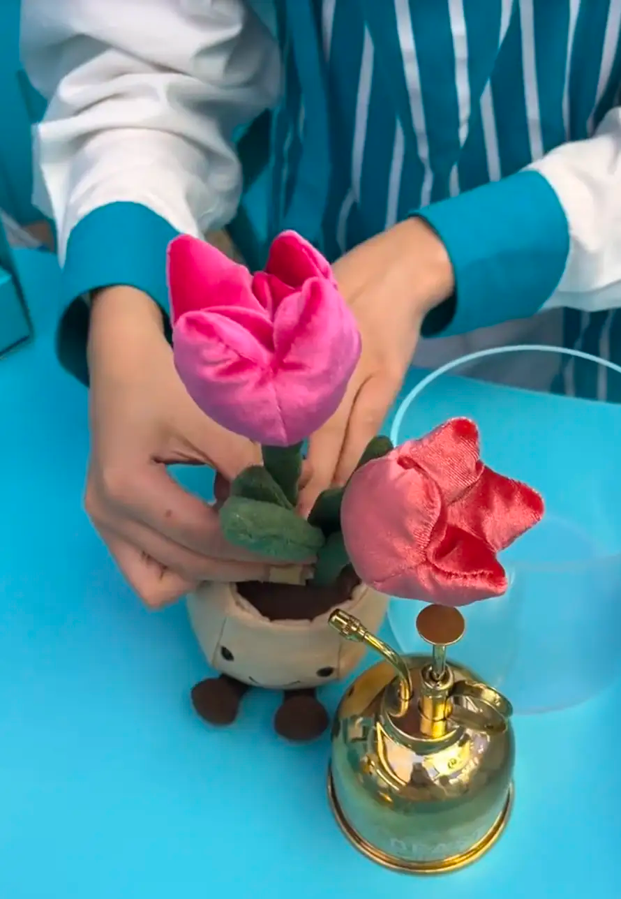 ​各大美院毕设海报盘点/吉祥物RENE形象引热议/星巴克与QQ联名表情杯（图ZMTQ3ODI5NTY=） - 资讯 - 站酷设计师站酷资讯原创素材 - 站酷ZCOOL