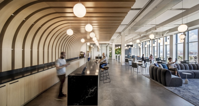 办公室装修设计方案：调色板以干净和流线型的方式渗透到办公室的不同区域