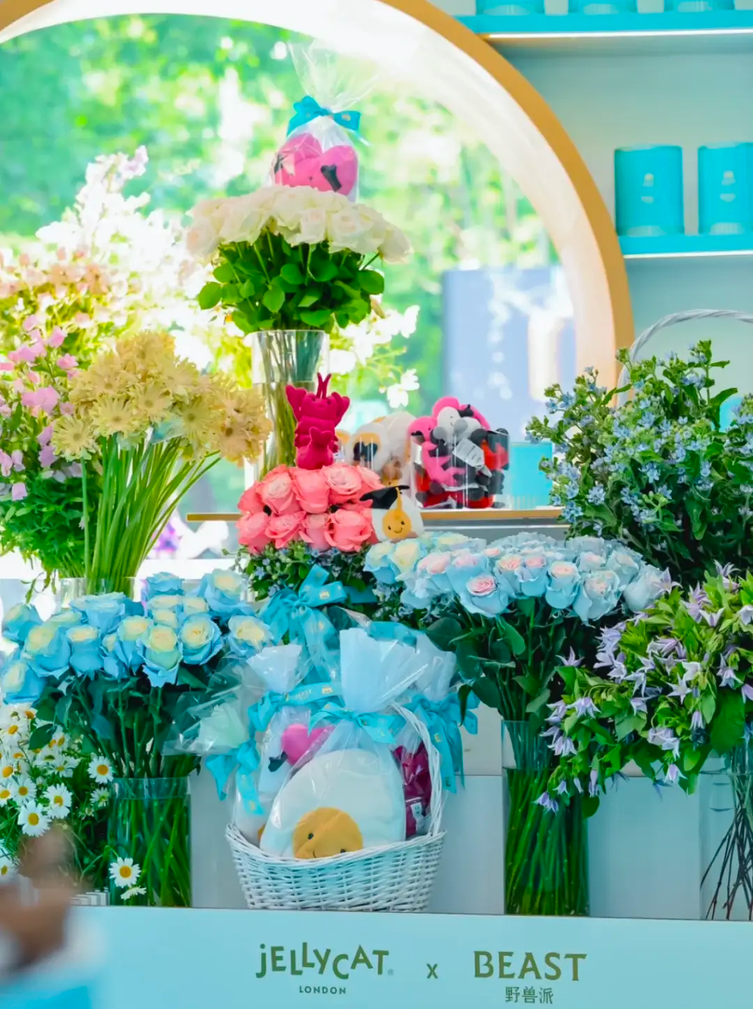 ​各大美院毕设海报盘点/吉祥物RENE形象引热议/星巴克与QQ联名表情杯（图ZMTQ3ODI5NDg=） - 资讯 - 站酷设计师站酷资讯原创素材 - 站酷ZCOOL