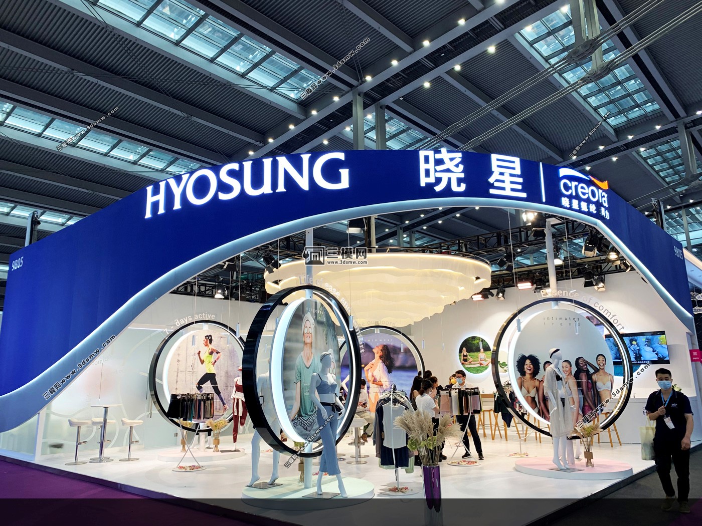 展台设计,展会照片,展览设计，(45度弧角展台参考 )图片由【三模网】分享（图ZMTQ3Njc3MDg=） - 资讯 - 站酷设计师三模网展台照片网原创素材 - 站酷ZCOOL
