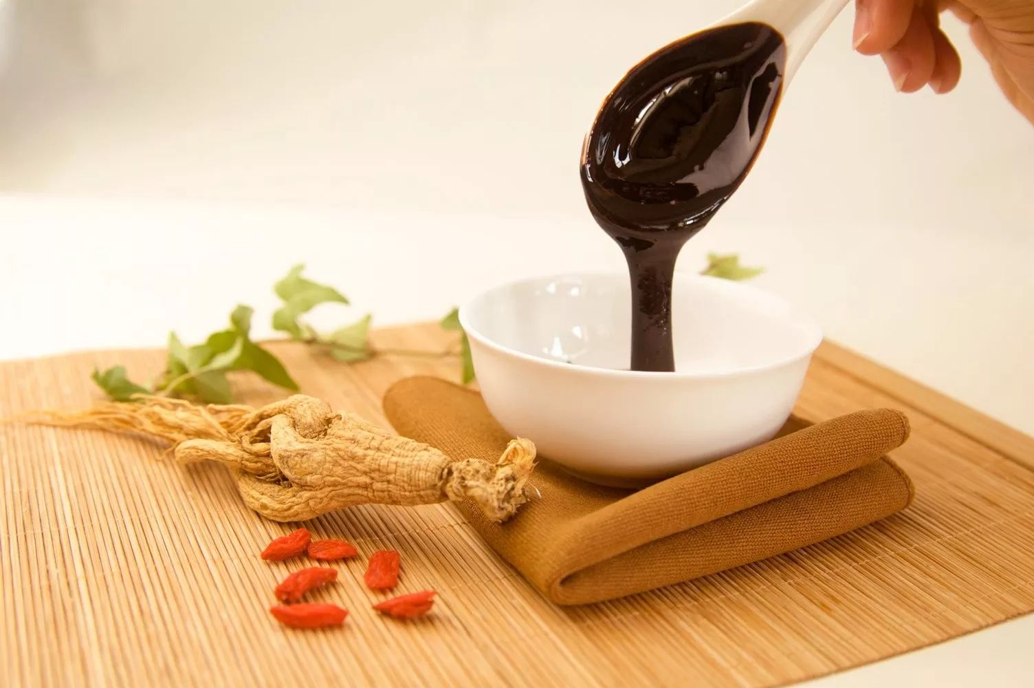 金鹰生物:膏滋定制—— 开启您的私人健康密码