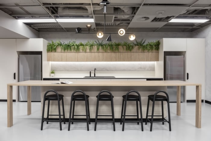 公司办公室装修设计:和谐的配色方案营造视觉冲击力和一致的氛围