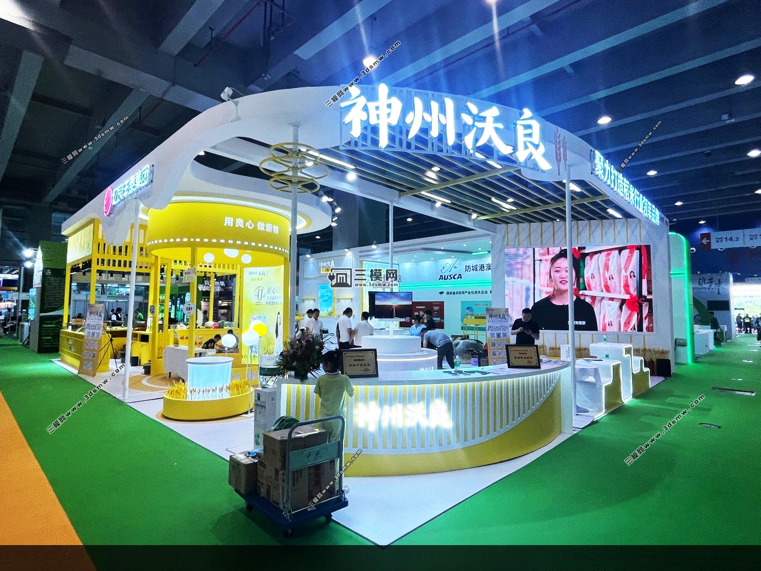 展台设计,展会照片,展览设计，(45度弧角展台参考 )图片由【三模网】分享（图ZMTQ3Njc3MTY=） - 资讯 - 站酷设计师三模网展台照片网原创素材 - 站酷ZCOOL