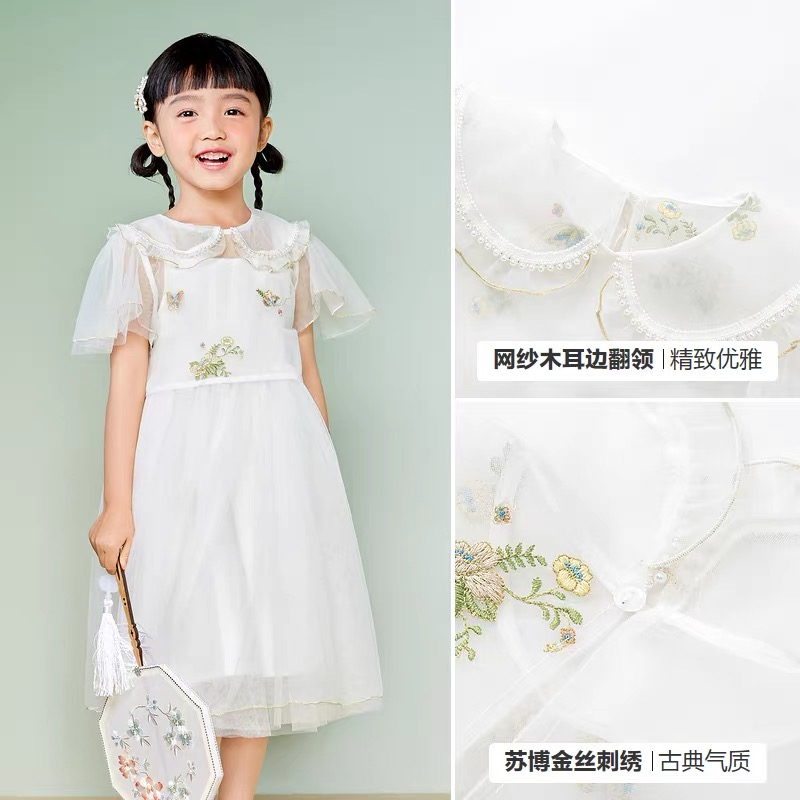 ▲《清贴绒花鸟图册》、清代女子清袍衫      