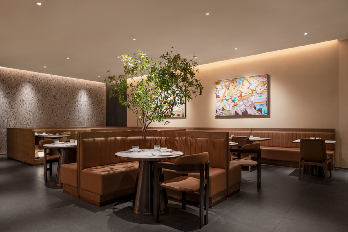 深圳西餐厅设计，310㎡无限循环的神秘洞穴主题空间