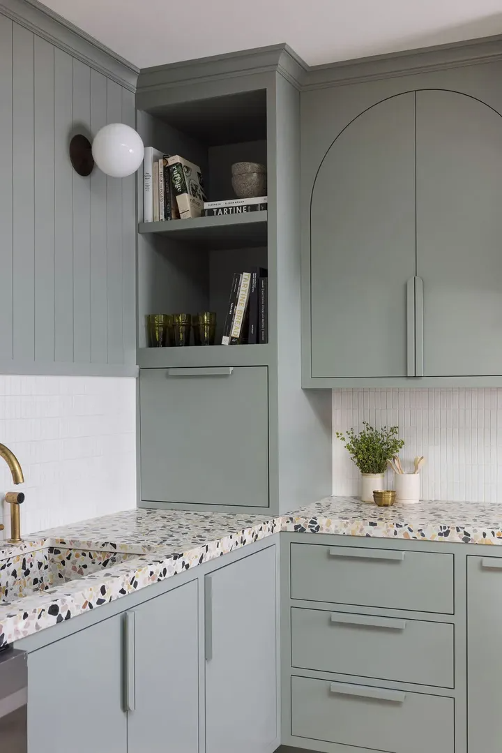 CMF设计|色彩解读：天空灰，带有一种宁静、深邃和广阔的感觉