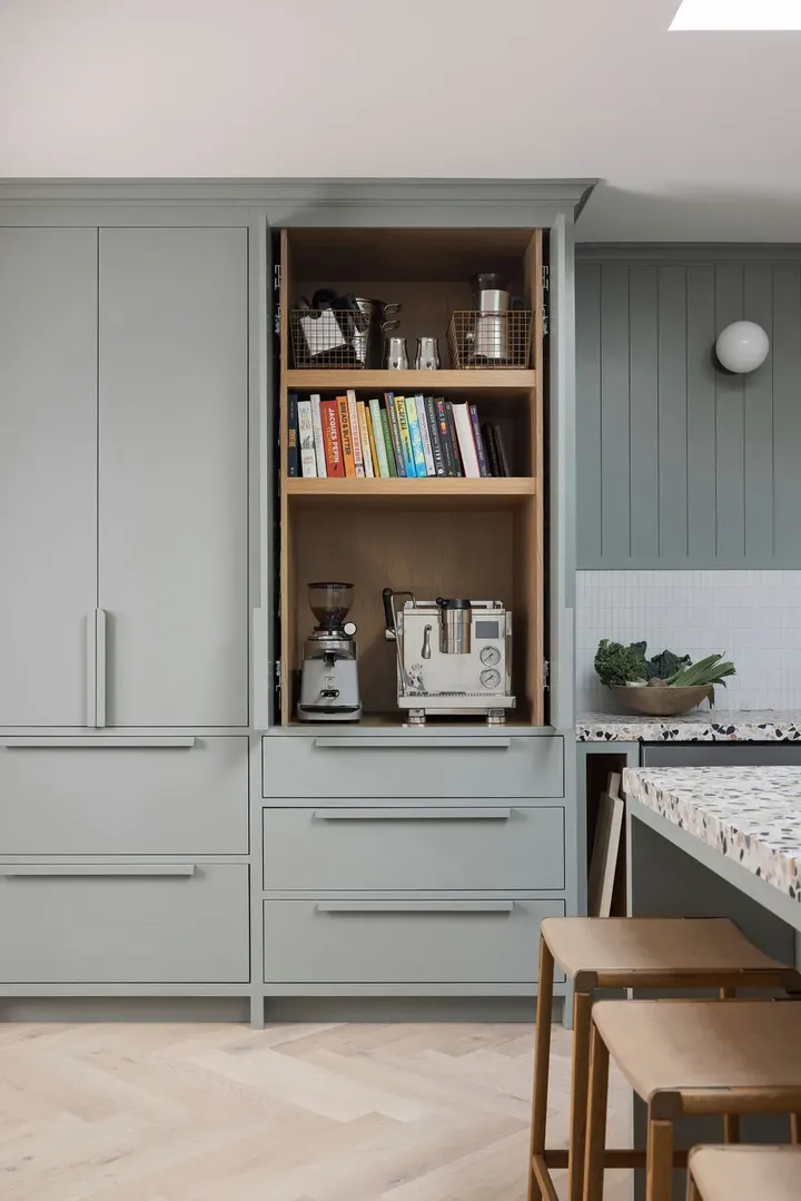 CMF设计|色彩解读：天空灰，带有一种宁静、深邃和广阔的感觉