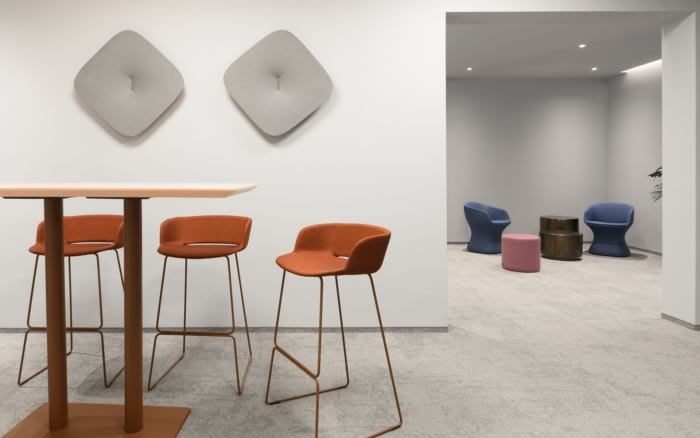 时尚办公空间设计：优质材料、令人兴奋的表面和色彩精心协调（图ZMTQ3NzA0NTI=） - 资讯 - 站酷设计师凯悦办公装修原创素材 - 站酷ZCOOL