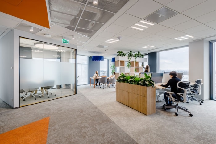 办公空间装修设计：在开放式协作和个人空间之间取得平衡