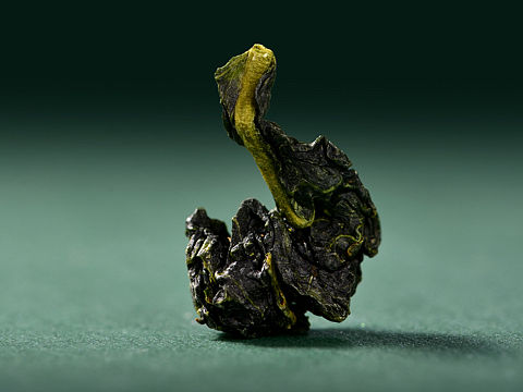 清香型铁观音。打开后,兰花香扑鼻而来。