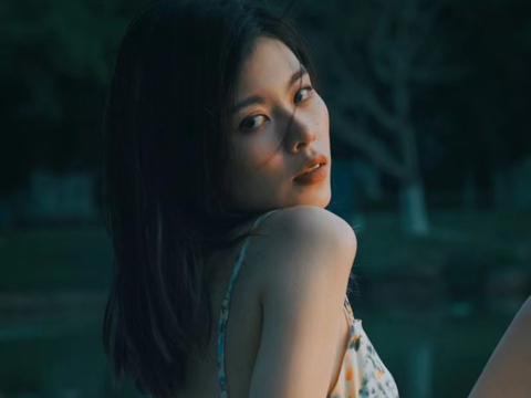 腊妹春游