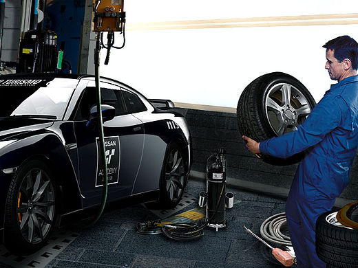 修車廣告！臨摹自卓松老師（個(gè)人主頁-ZMTUyMDAxMTI=） - 品牌 - 站酷設(shè)計(jì)師chuhaibo原創(chuàng)素材 - 站酷ZCOOL