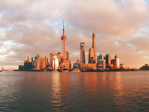 夕阳下的上海