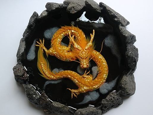 火山天池闪金黄龙