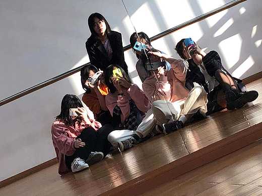 舞蹈室追梦的追星少女们