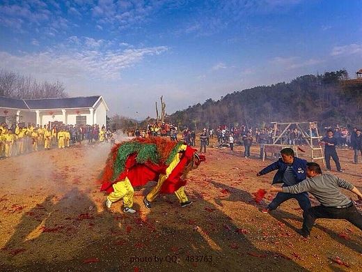 家乡的舞狮人，年味十足