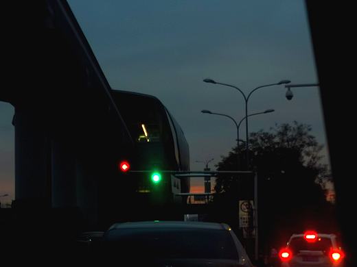 轻轨站•孤独感  摄影