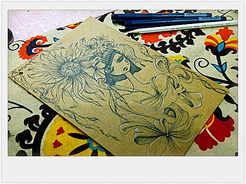 缠绕画，装饰画，手绘，插画，黑白装饰画，线描女孩