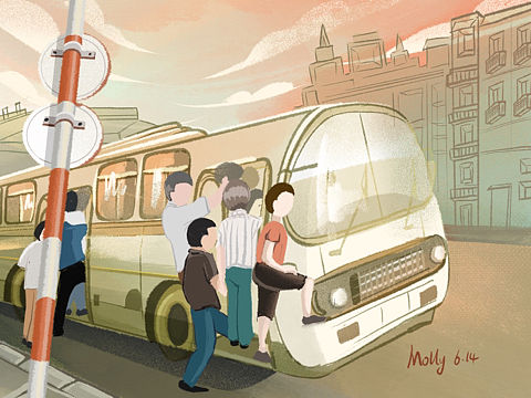 下班后赶公交和骑自行车的人