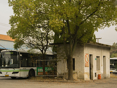 公交車站（個(gè)人主頁-ZNDExMjY0NzY=） - 人文/紀(jì)實(shí)攝影 - 站酷設(shè)計(jì)師是大仙呀原創(chuàng)素材 - 站酷ZCOOL