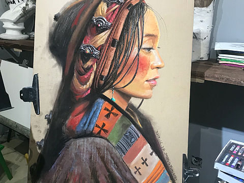 色粉藏族女人