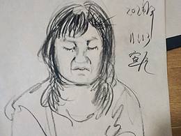 看手機的母親大人