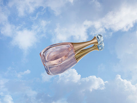 今天的天空适合拍香水