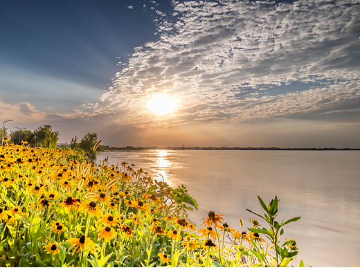 黄河落日:朝阳落幕霞光盛。