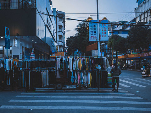 小镇街拍（个人主页-ZNDI4NDgzNDQ=） - 其他摄影 - 站酷设计师气得吃了五个馒头原创素材 - 站酷ZCOOL