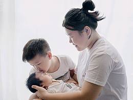 一張白色窗簾、簡簡單單拍個幸福的四口之家