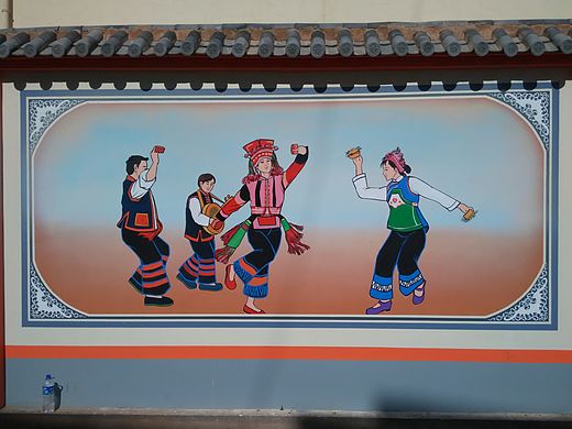 云南花腰傣族花腰傣文化傣族文化墙体彩绘壁画手绘作品玉溪新平花腰傣绘画服装人物墙体彩绘