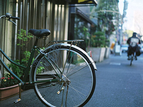 #Rolleiflex #東京 #日常扫街 东京的缓慢与静谧（个人主页-ZMjE0OTk4MzI=） - 人像摄影 - 站酷设计师Yveswe77原创素材 - 站酷ZCOOL