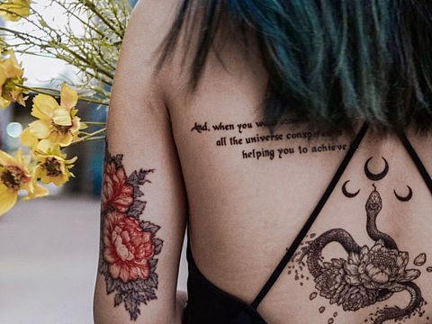 好的位置上的纹身能让你更性感