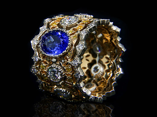 高定的蓝宝石珠宝戒指