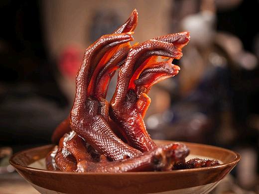 盐水老鹅，秘制烧鸡，酱鸭掌，卤凤爪