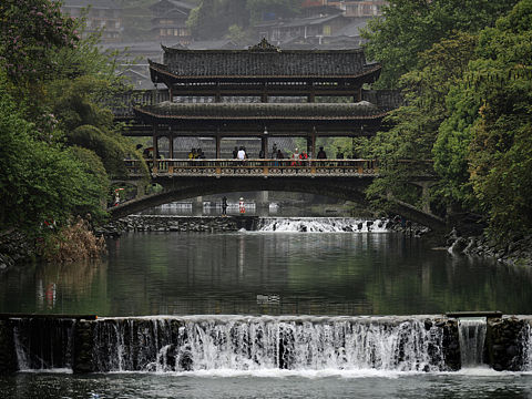 山上人家、溪边住户、芦笙阵阵、飞歌悠悠｜千户苗寨