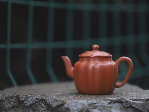 紫砂壶—菱花壶（朱泥）