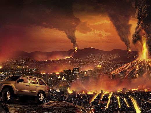 电影海报背景，火山喷发背景，城市浓烟，桌面壁纸金黄