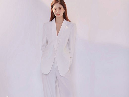 白色西装写真太高级