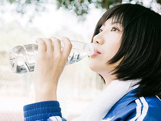 那女孩对我说