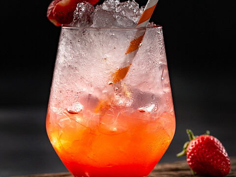 炎热的夏天，怎么能少了冰凉的饮品呢！（个人主页-ZNDYzNzIxNjQ=） - 产品摄影 - 站酷设计师食艺视觉Mo莫原创素材 - 站酷ZCOOL