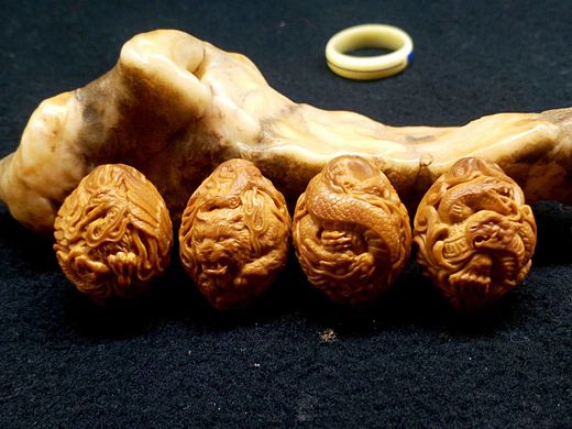 四大神兽橄榄核雕作品