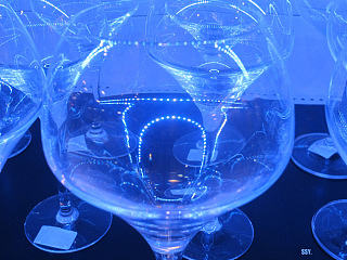 酒杯與燈光的美妙結(jié)合（個(gè)人主頁(yè)-ZNTM1NTUyOA==） - 產(chǎn)品攝影 - 站酷設(shè)計(jì)師尚盛婭原創(chuàng)素材 - 站酷ZCOOL