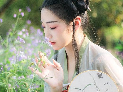 相见恨晚幸未晚，再不辜负四季花（个人主页-ZNTE3NDk2ODQ=） - 人像摄影 - 站酷设计师小王子没有玫瑰原创素材 - 站酷ZCOOL