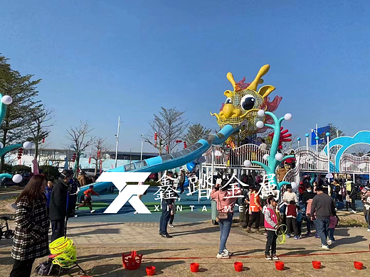 广场大型不锈钢龙头景观雕塑具有抽象化设计