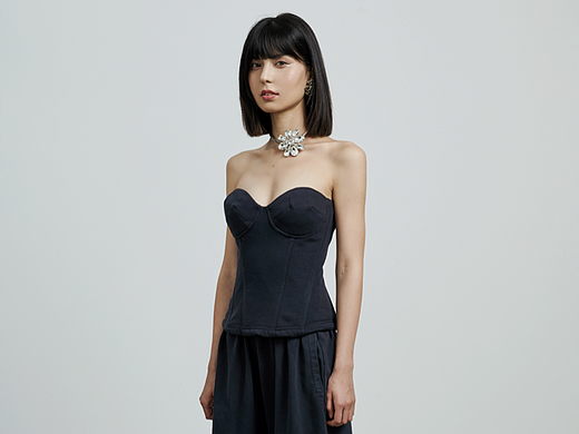 清冷 | 服裝拍攝（個人主頁-ZNjAwNjg0NDQ=） - 人像攝影 - 站酷設(shè)計師囍橙_原創(chuàng)素材 - 站酷ZCOOL