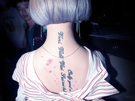 夜店疯（个人主页-ZMjEzNzkzOTY=） - 人像摄影 - 站酷设计师__奈良美智原创素材 - 站酷ZCOOL